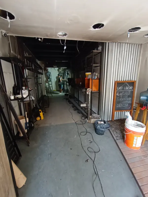 Remodelación comercial post-incendio, foto 2